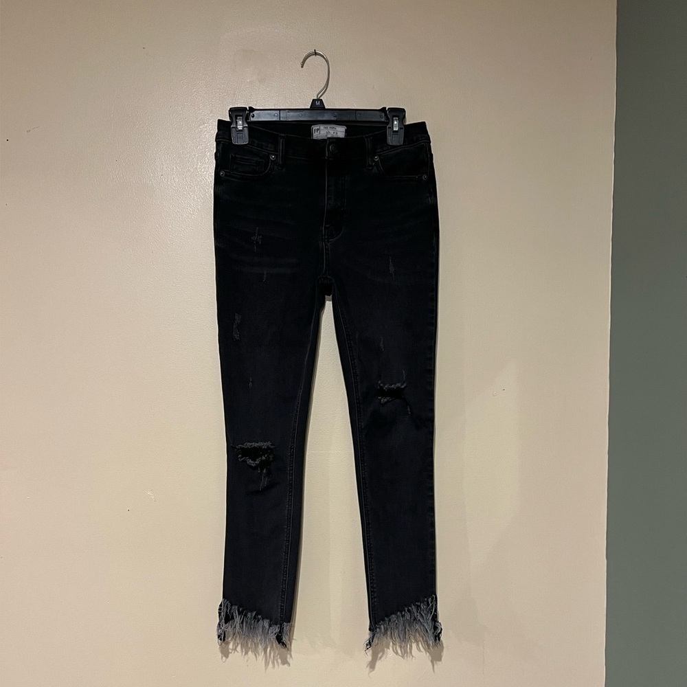 Free People Women's Size 27 Grey Black Distressed With Raw Frayed Hem Skinny